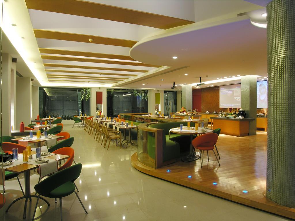 Taj Chandīgarh מראה חיצוני תמונה The interior of the restaurant