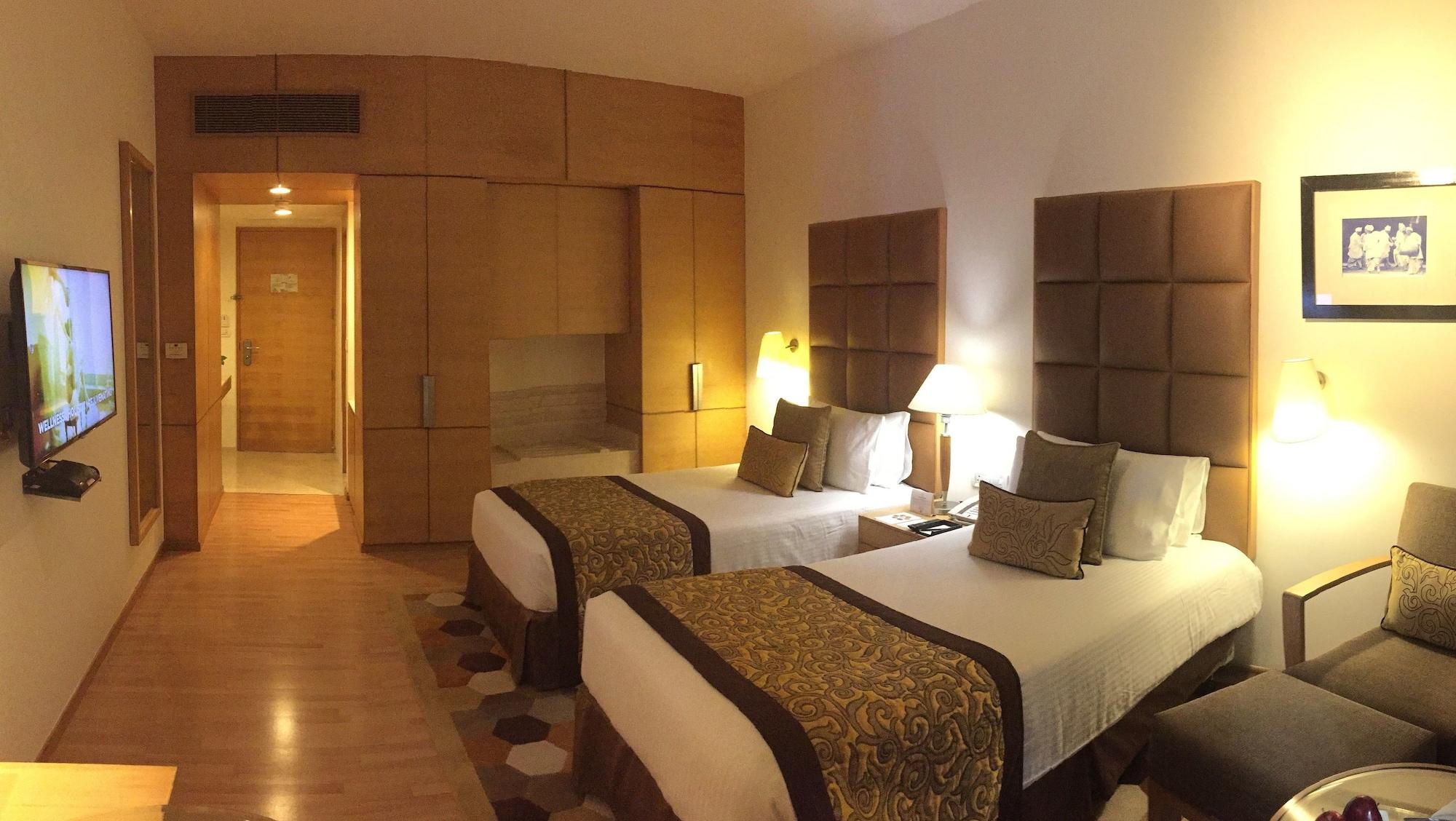 Taj Chandīgarh מראה חיצוני תמונה A room at the Taj Bengal