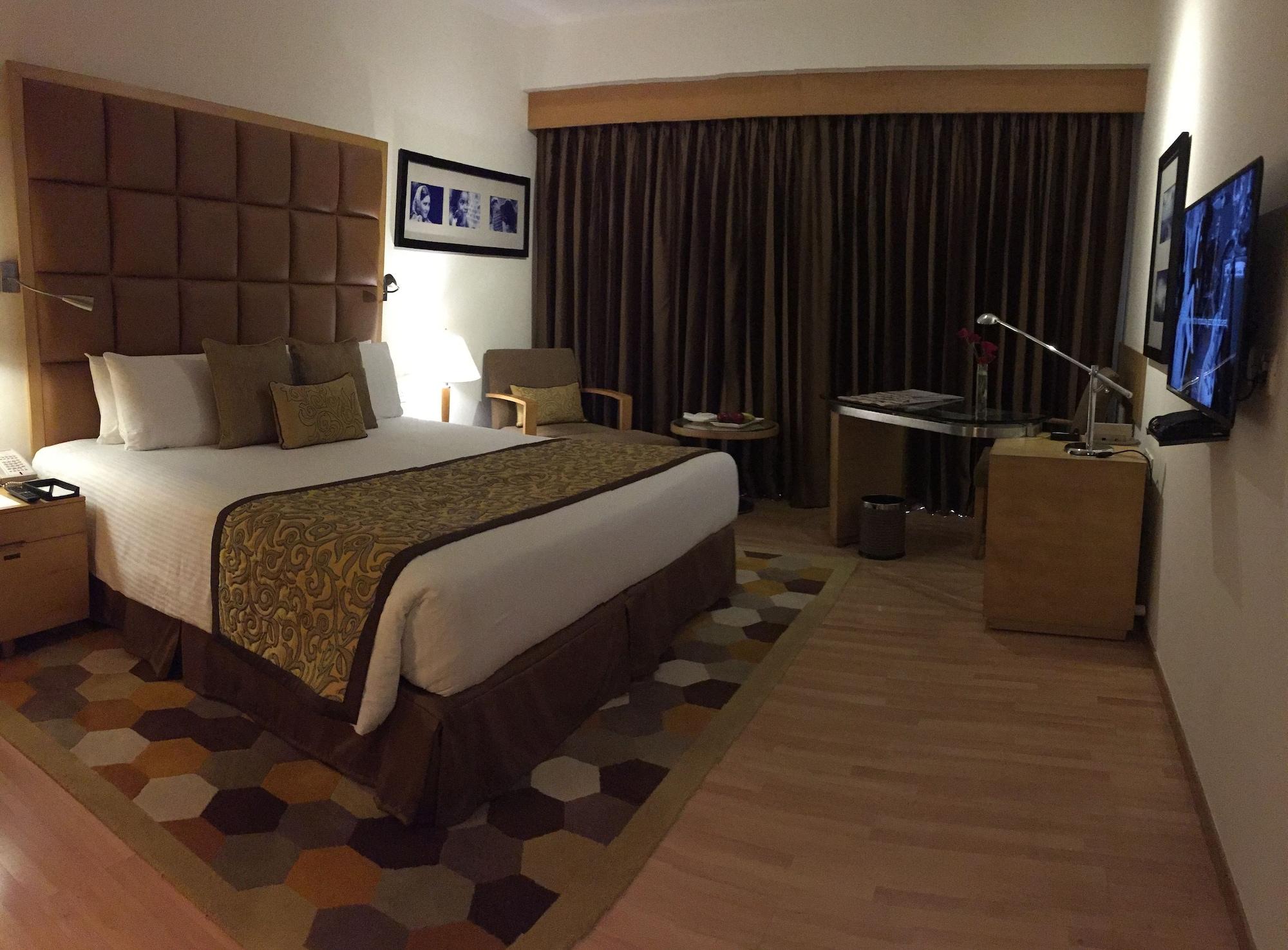 Taj Chandīgarh מראה חיצוני תמונה A room at the Taj Bengal