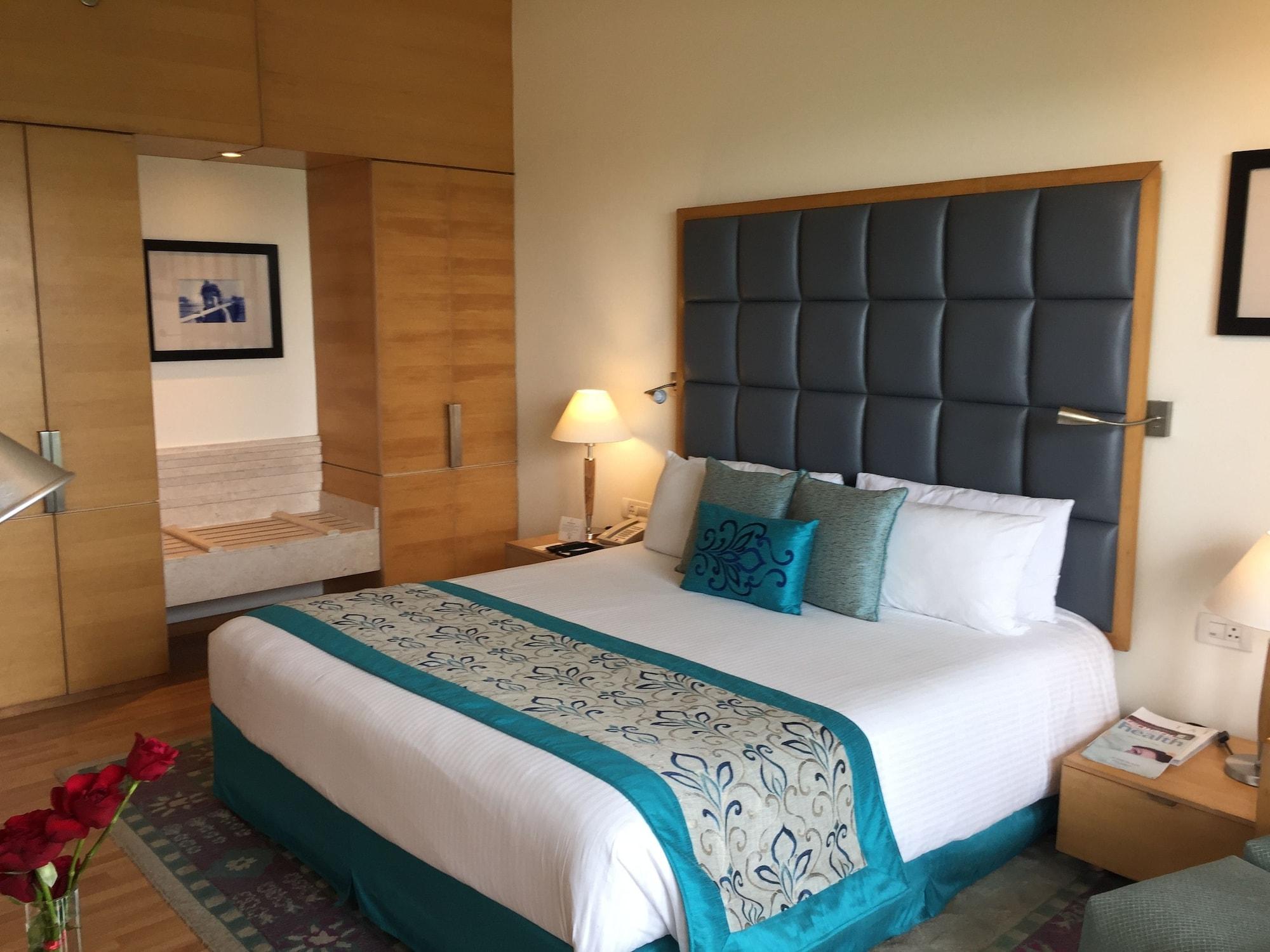 Taj Chandīgarh מראה חיצוני תמונה A room at the Taj Bengal