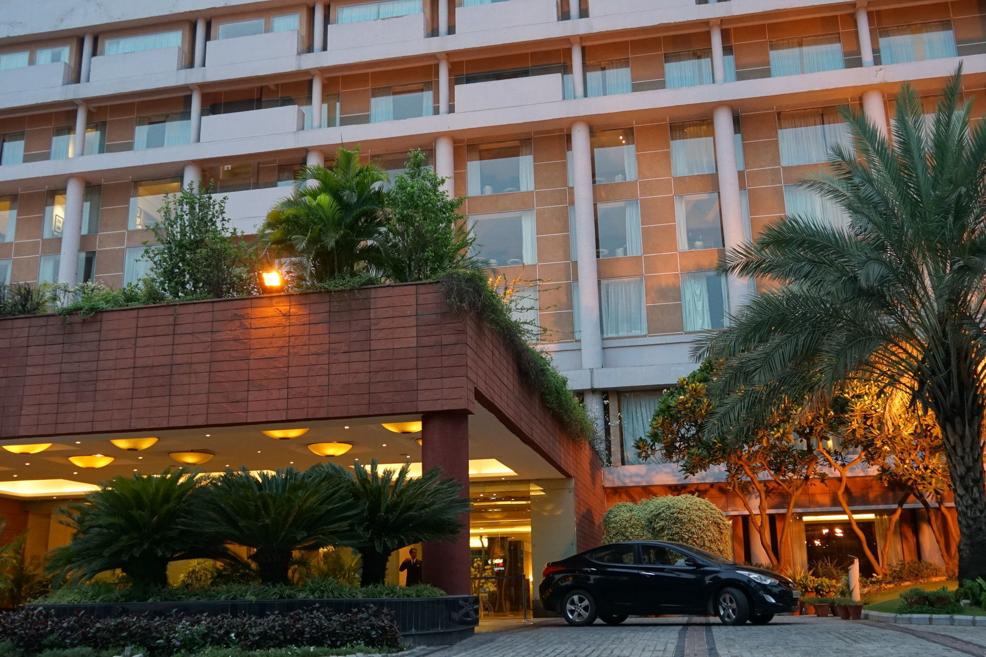 Taj Chandīgarh מראה חיצוני תמונה The hotel's entrance