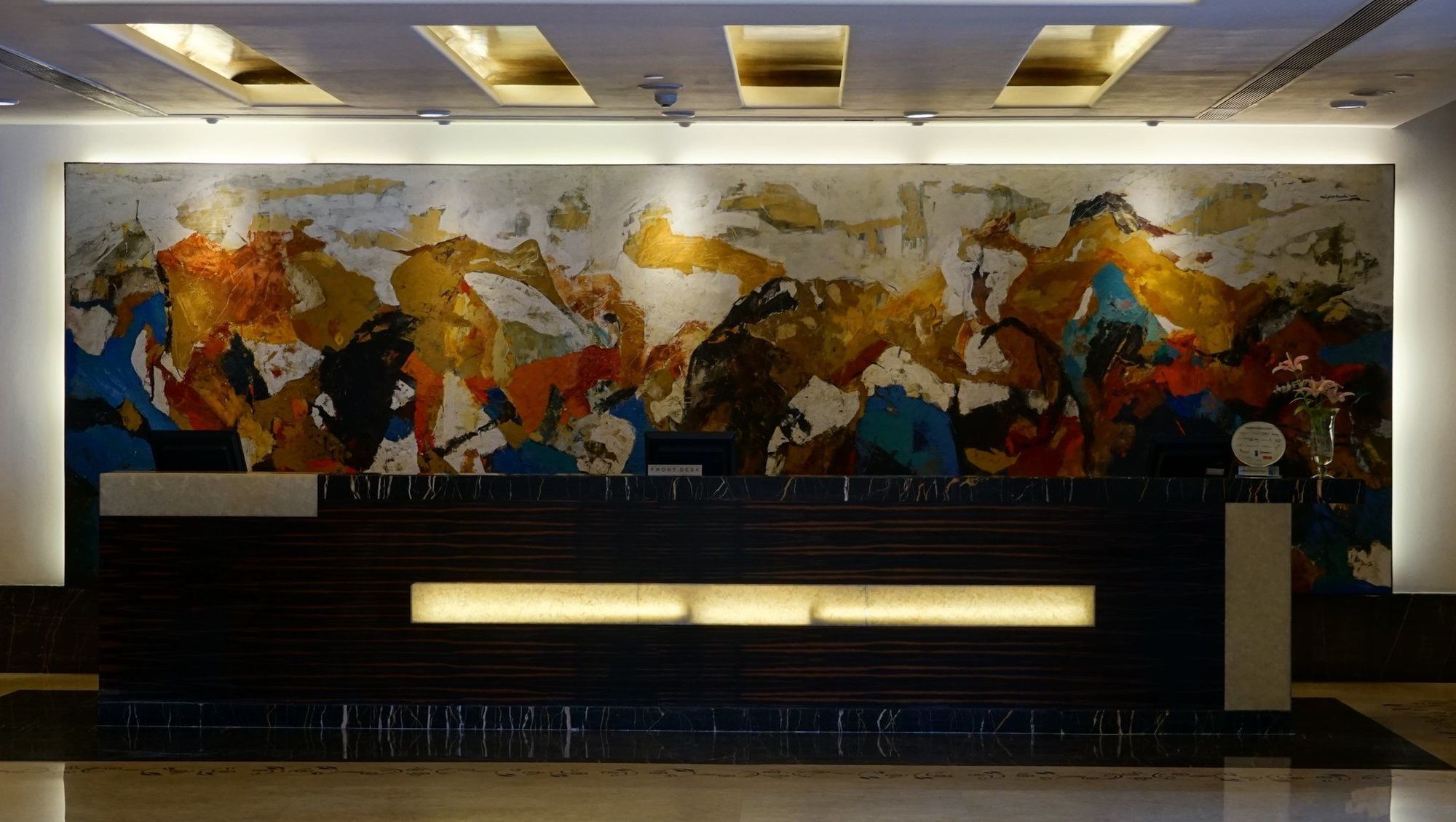 Taj Chandīgarh מראה חיצוני תמונה Mural at the lobby of the hotel