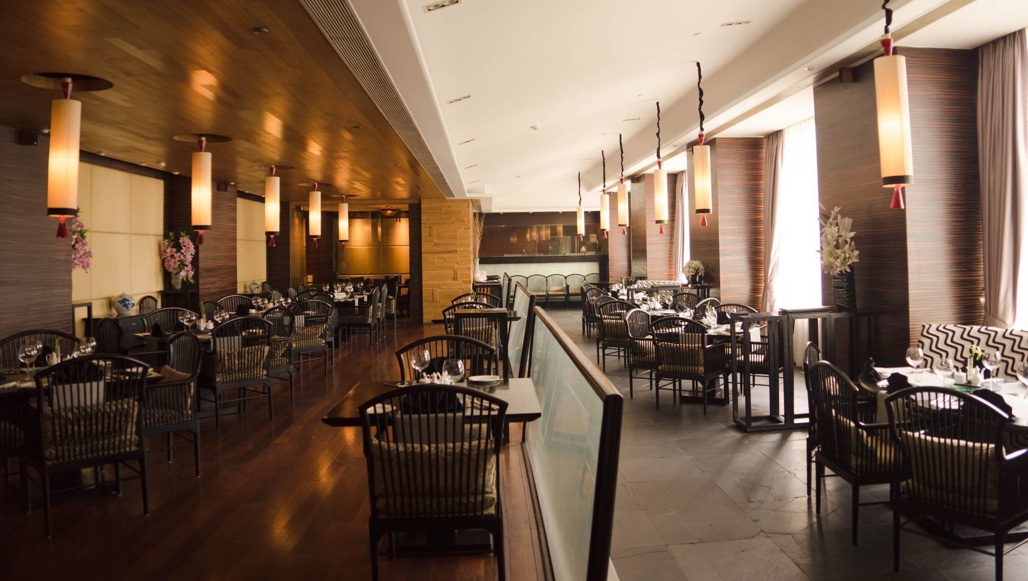 Taj Chandīgarh מסעדה תמונה The interior of the restaurant