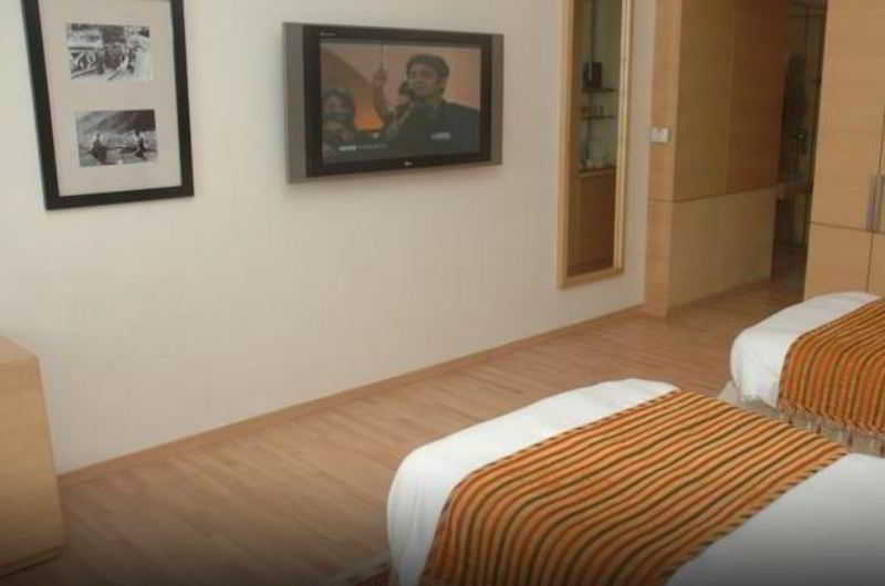Taj Chandīgarh מראה חיצוני תמונה A room at the hotel