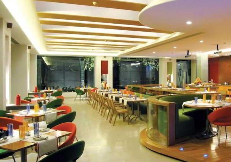 Taj Chandīgarh מראה חיצוני תמונה The interior of a typical restaurant