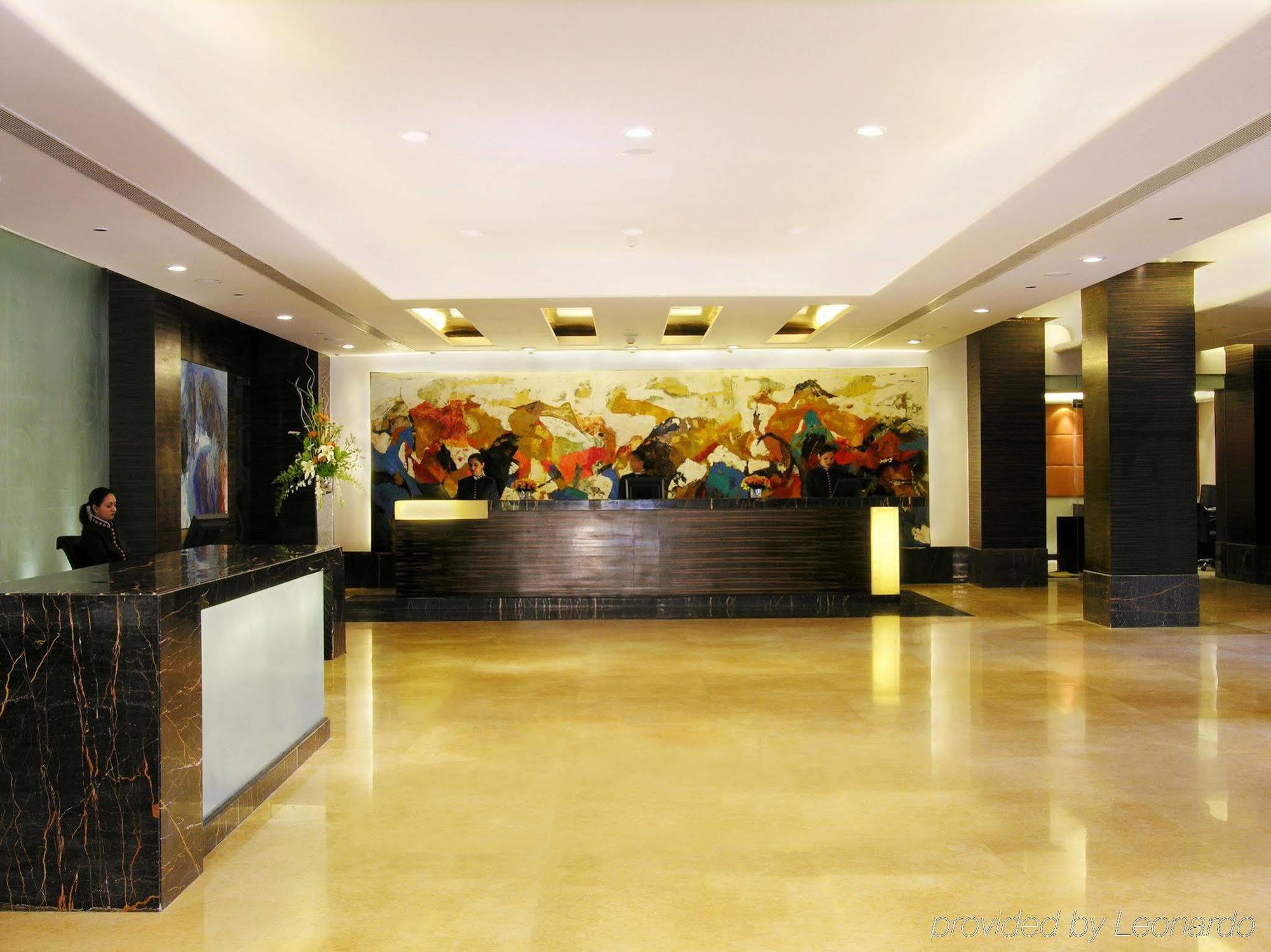 Taj Chandīgarh מראה חיצוני תמונה The lobby of the hotel